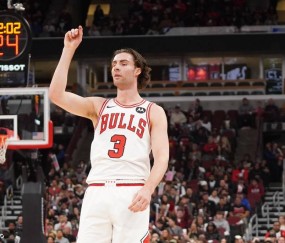 吉迪20+14+10波蒂斯18分 公牛大胜雄鹿