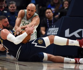 约基奇30+12+6布朗23+11 掘金大胜凯尔特人